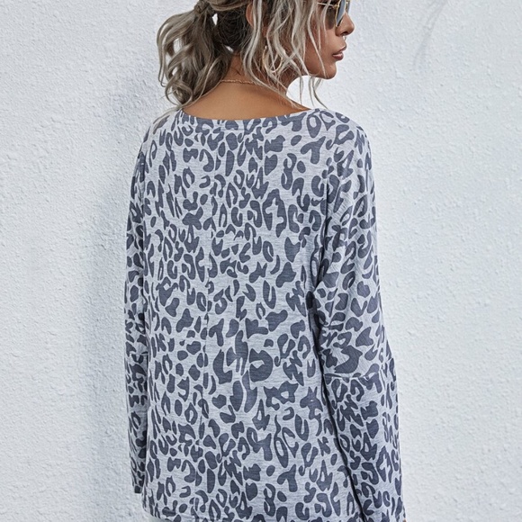 grey leopard print off shoulder oversized top boho - Picture 3 of 5